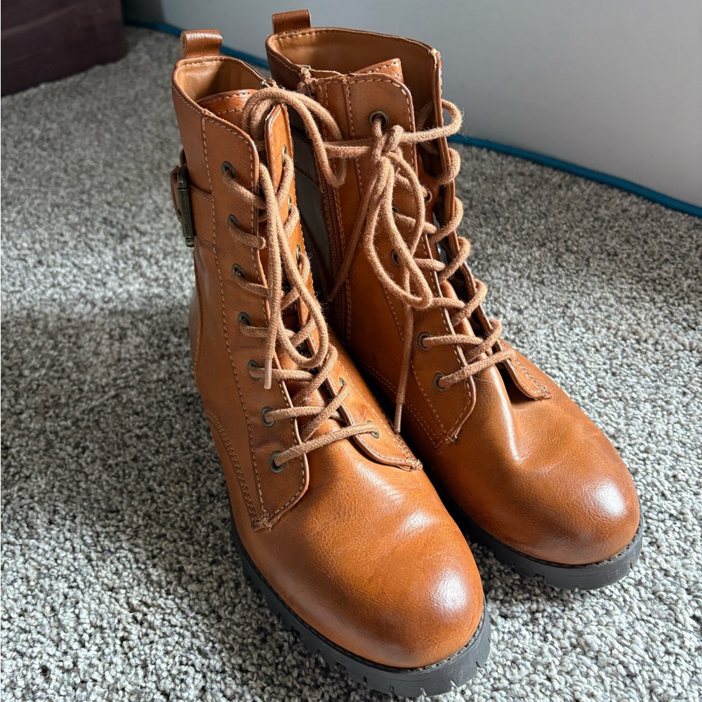 Women’s Boots Size 10